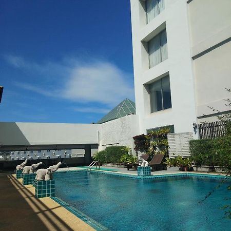 The City Hotel Sriracha By Bbh Japan Si Racha Bagian luar foto