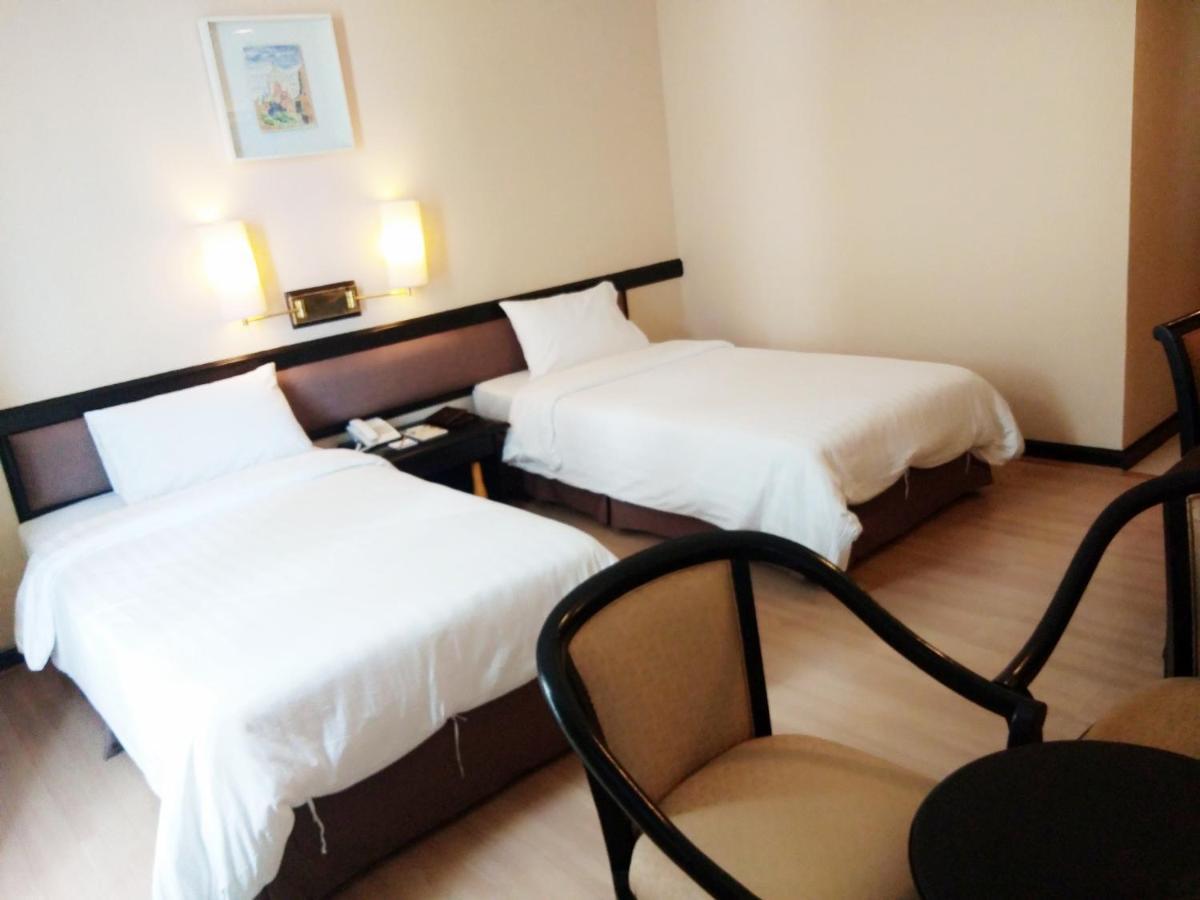 The City Hotel Sriracha By Bbh Japan Si Racha Bagian luar foto