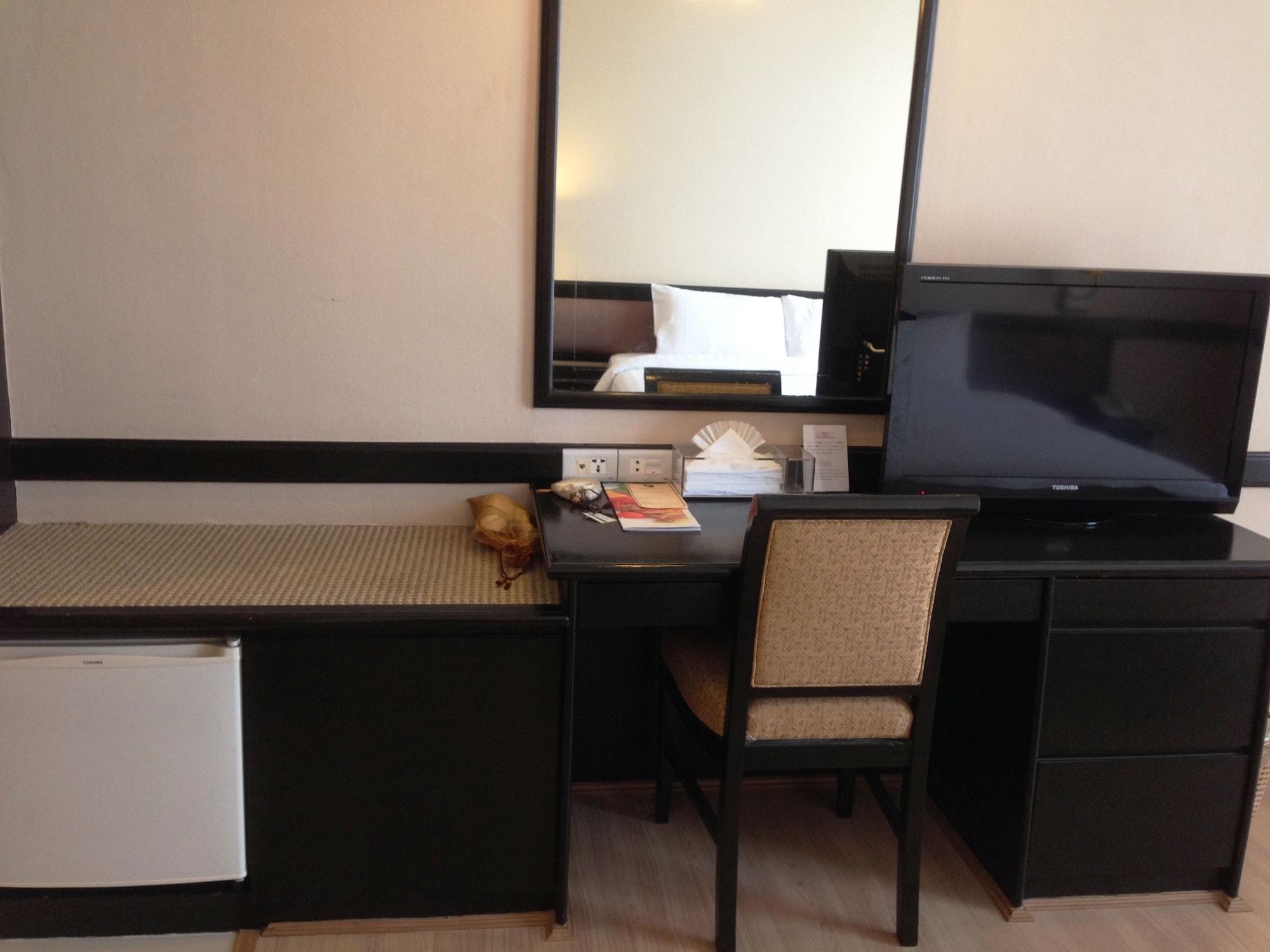The City Hotel Sriracha By Bbh Japan Si Racha Bagian luar foto