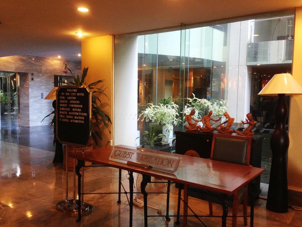The City Hotel Sriracha By Bbh Japan Si Racha Bagian luar foto