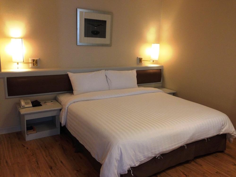 The City Hotel Sriracha By Bbh Japan Si Racha Bagian luar foto
