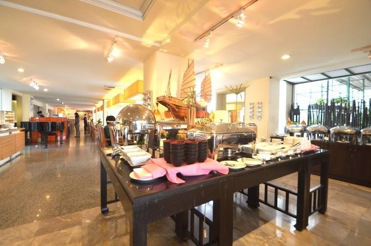 The City Hotel Sriracha By Bbh Japan Si Racha Bagian luar foto