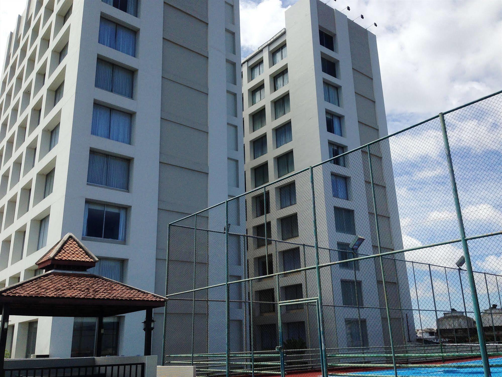 The City Hotel Sriracha By Bbh Japan Si Racha Bagian luar foto