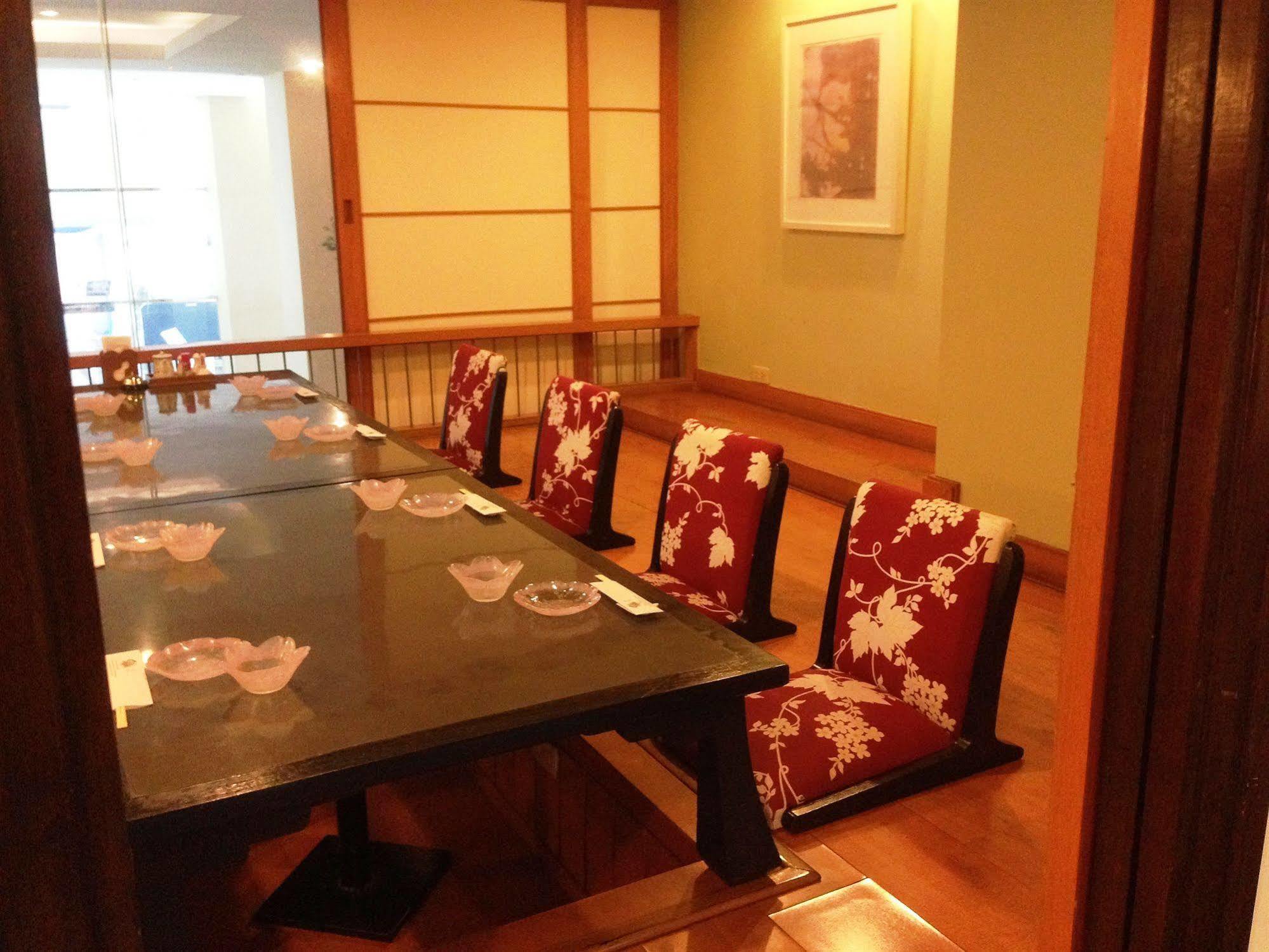 The City Hotel Sriracha By Bbh Japan Si Racha Bagian luar foto