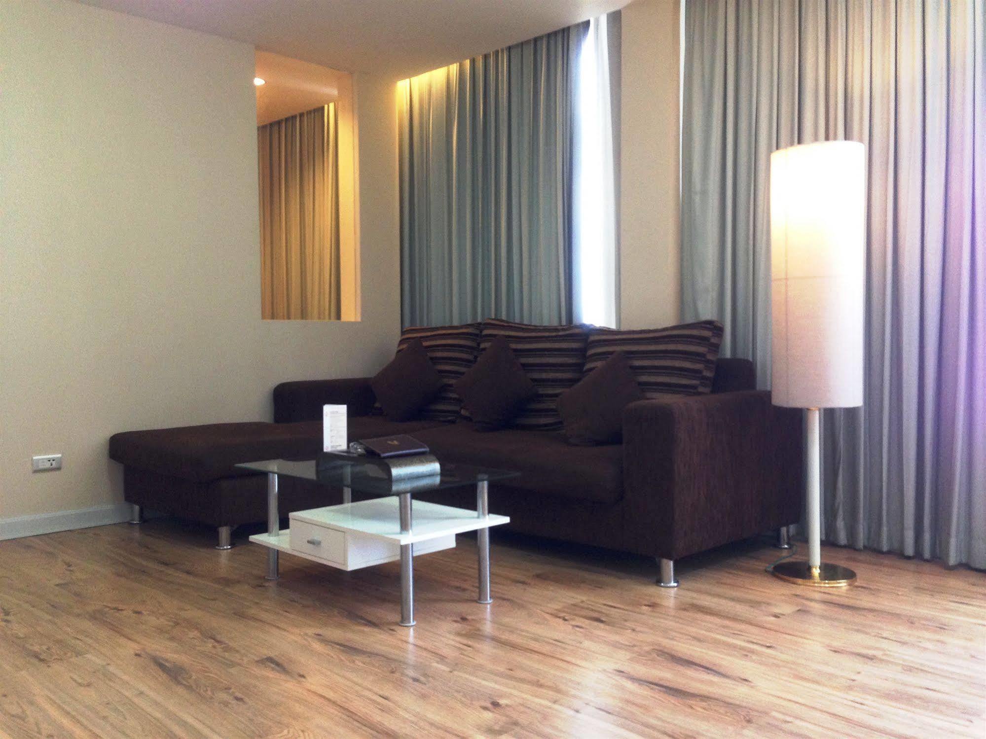 The City Hotel Sriracha By Bbh Japan Si Racha Bagian luar foto