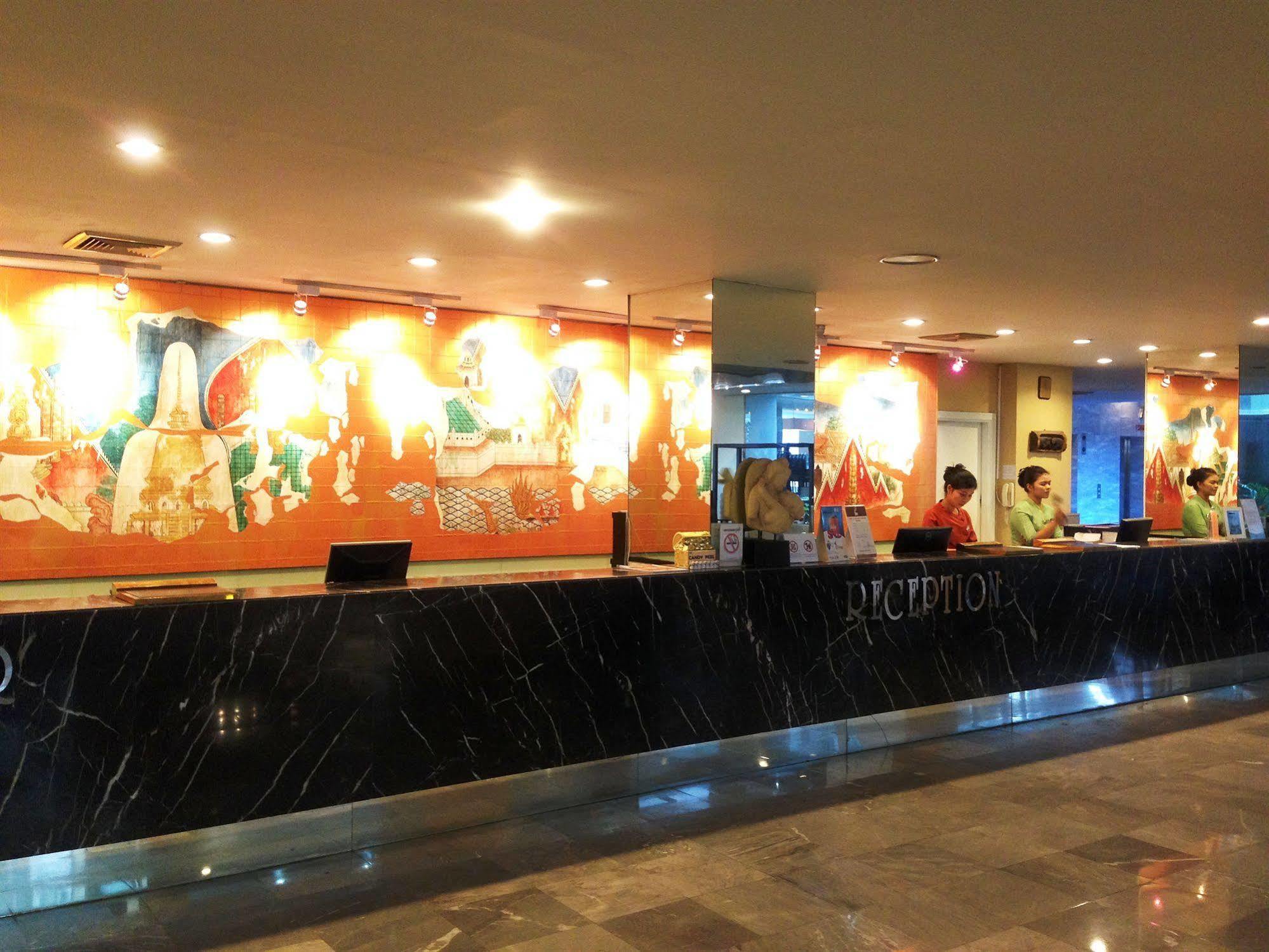 The City Hotel Sriracha By Bbh Japan Si Racha Bagian luar foto