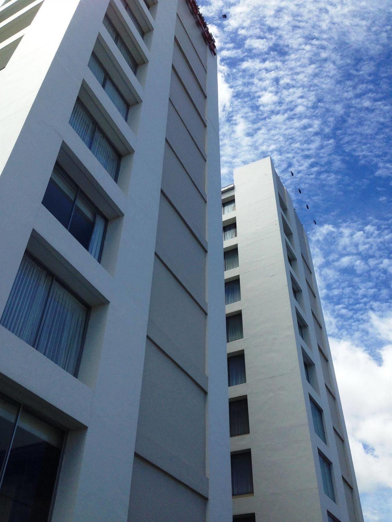 The City Hotel Sriracha By Bbh Japan Si Racha Bagian luar foto